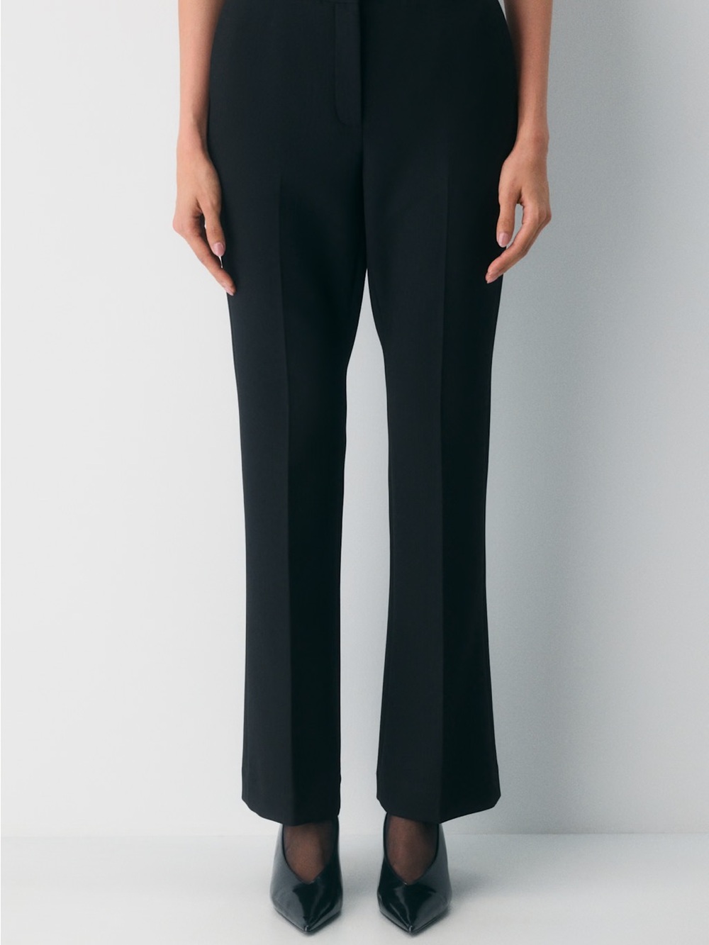 NWOT Aritzia Babaton Pant in black pleated trouser size 4 office work wear